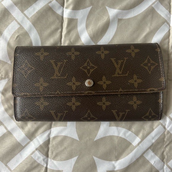 Vintage LOUIS VUITTON wallet - Picture 1 of 3